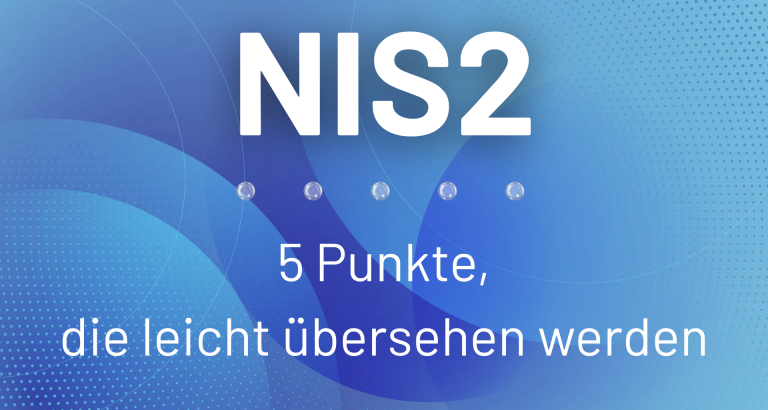 Titelgrafik zum Blogbeitrag über NIS2 mit dem Text ‚5 Punkte, die leicht übersehen werden‘ und fünf gläsernen Kugeln als visuelle Highlights.