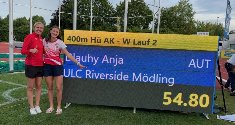 Anja Dlauhy nach ihrem österreichischen Rekord über 400 Meter Hürden mit 54,80 Sekunden in St. Pölten